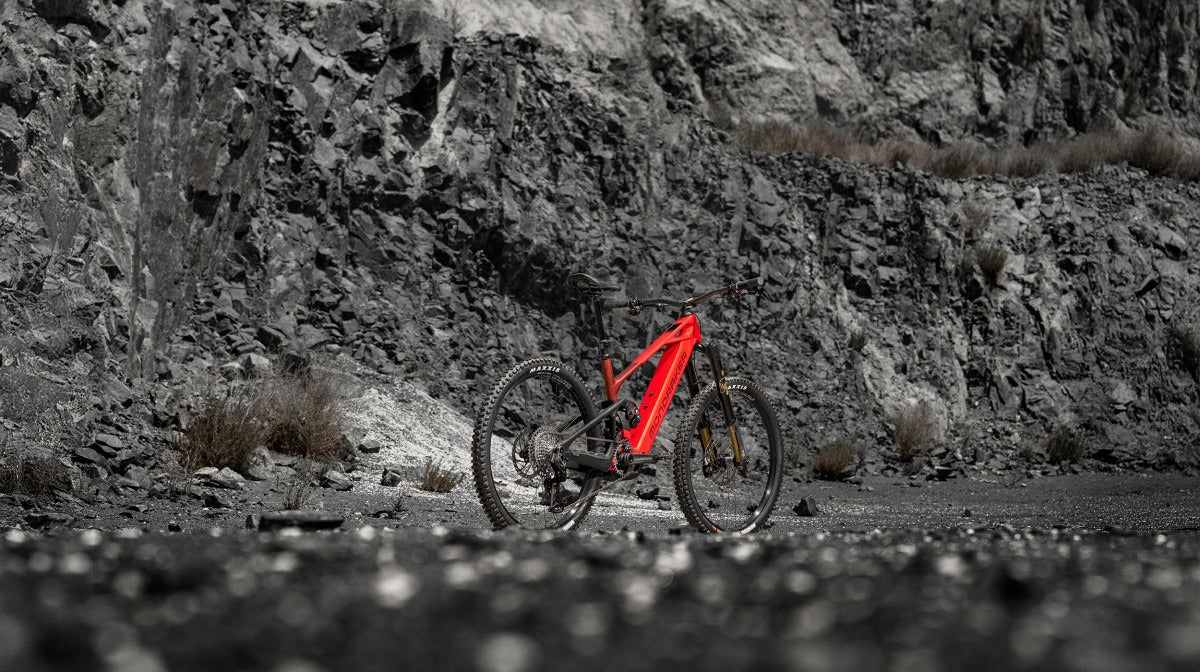 CRAFTY XR CARBON, Flame Red - Pidiendo Pista
