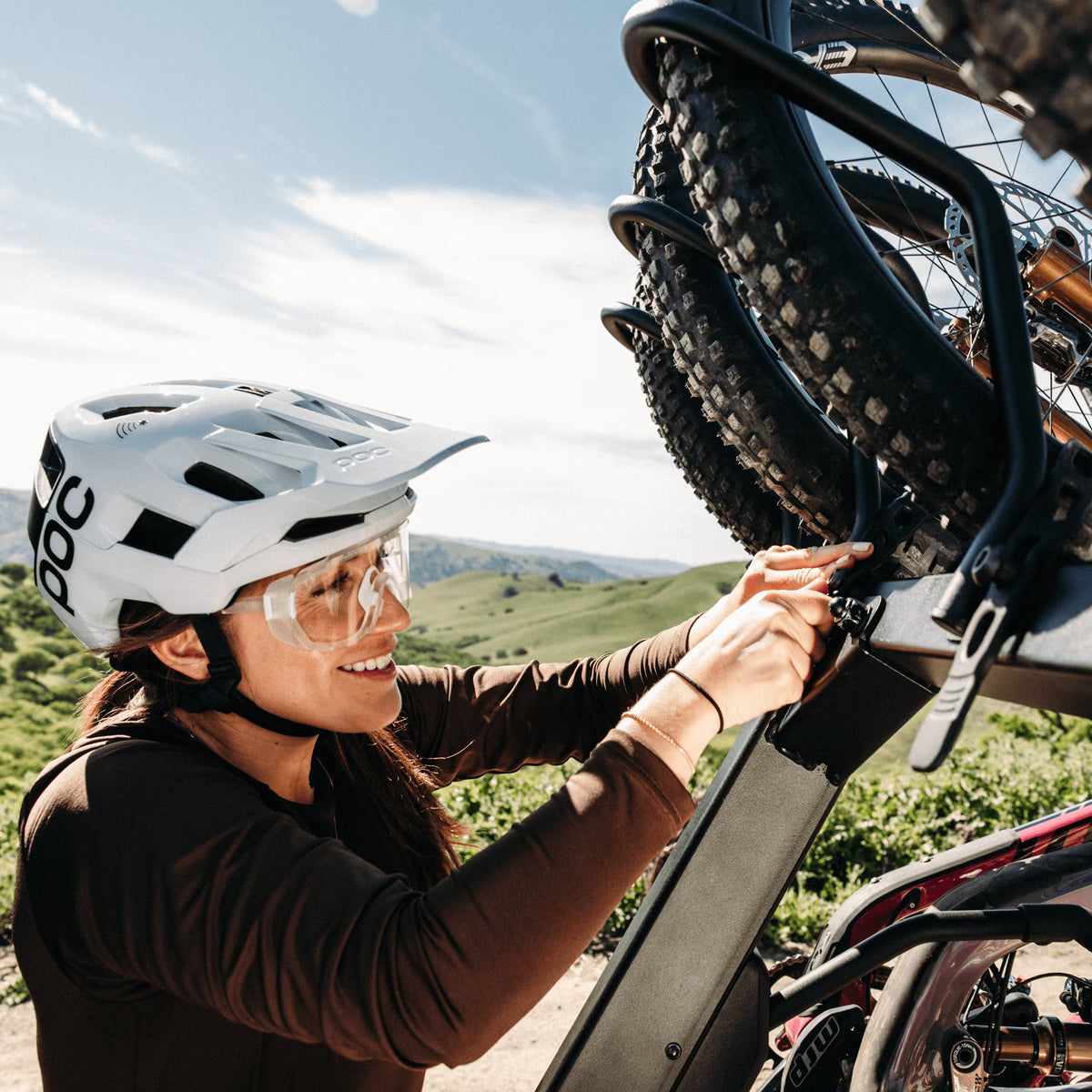 Thule ReVert portabicicletas vertical de enganche para 4 bicicletas