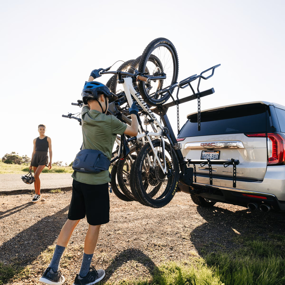 Thule ReVert portabicicletas vertical de enganche para 4 bicicletas