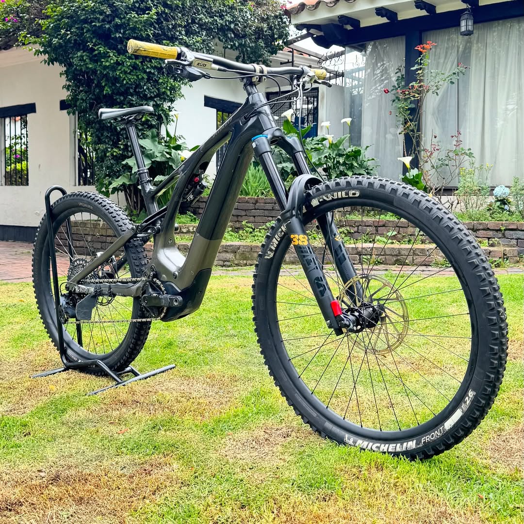 Specialized LEVO EXPERT, S3