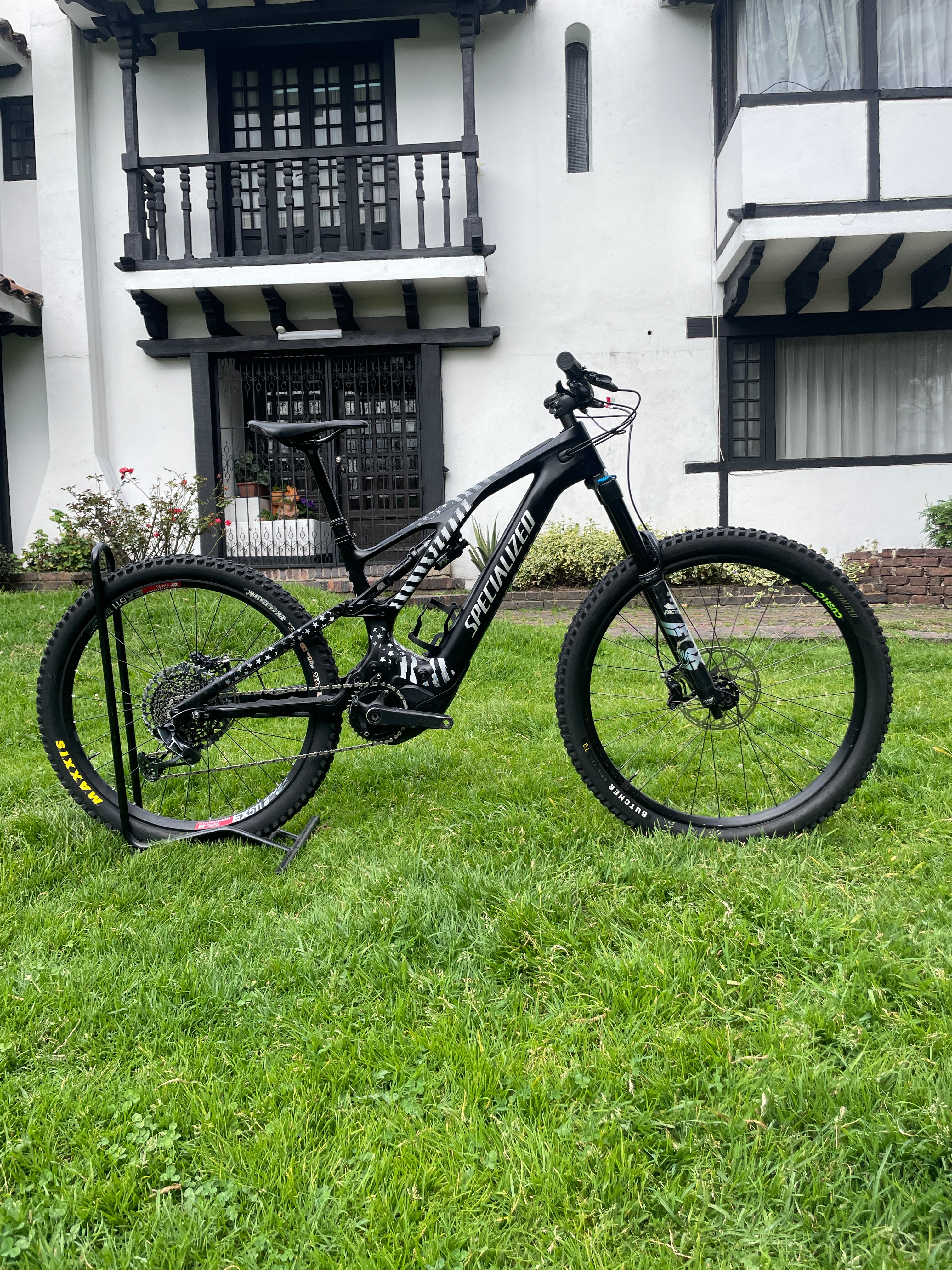 Bicicleta Specialized Turbo Levo Comp Carbon 