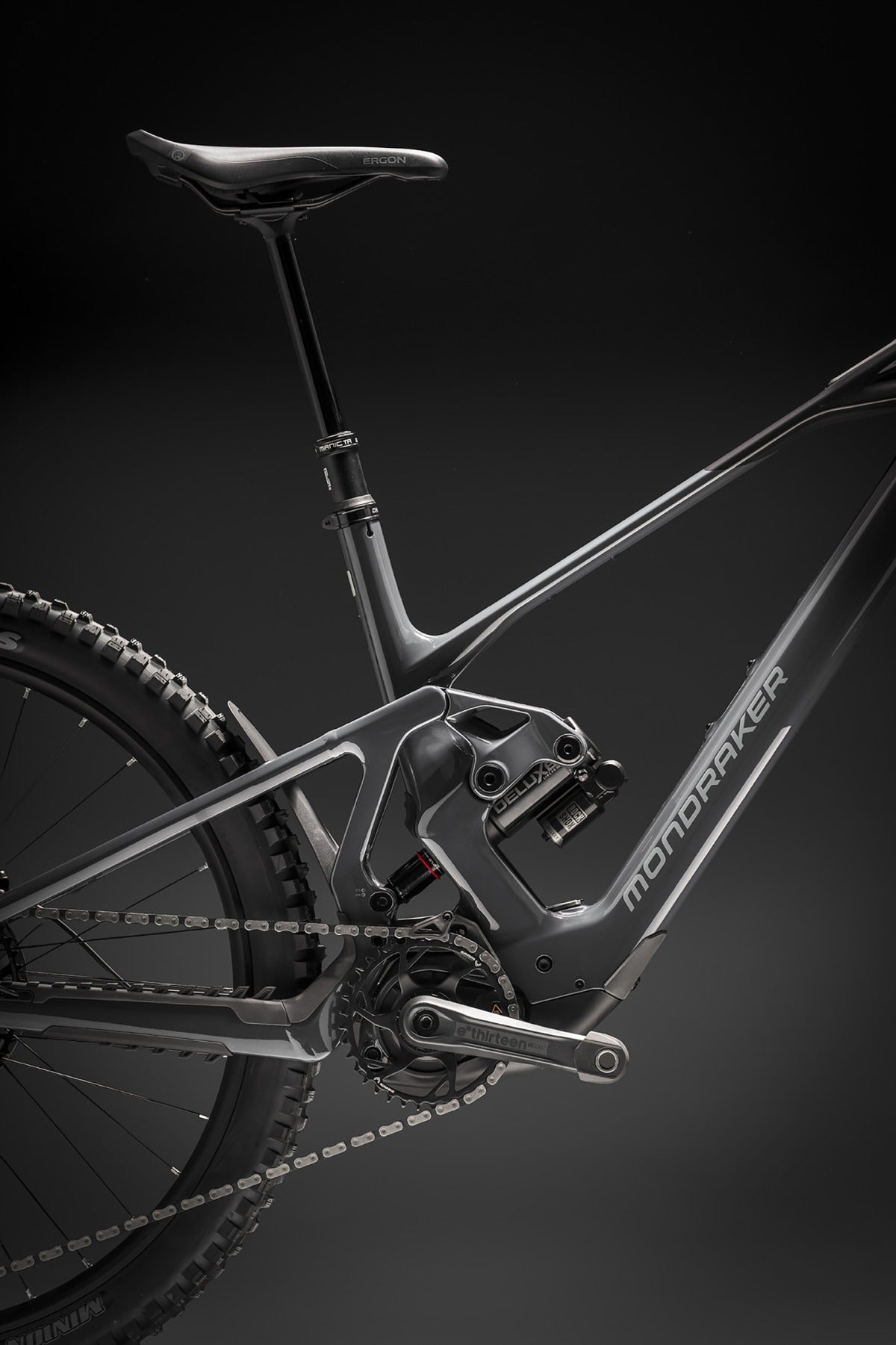 ZENDIT S, Obsidian Grey - Pidiendo Pista