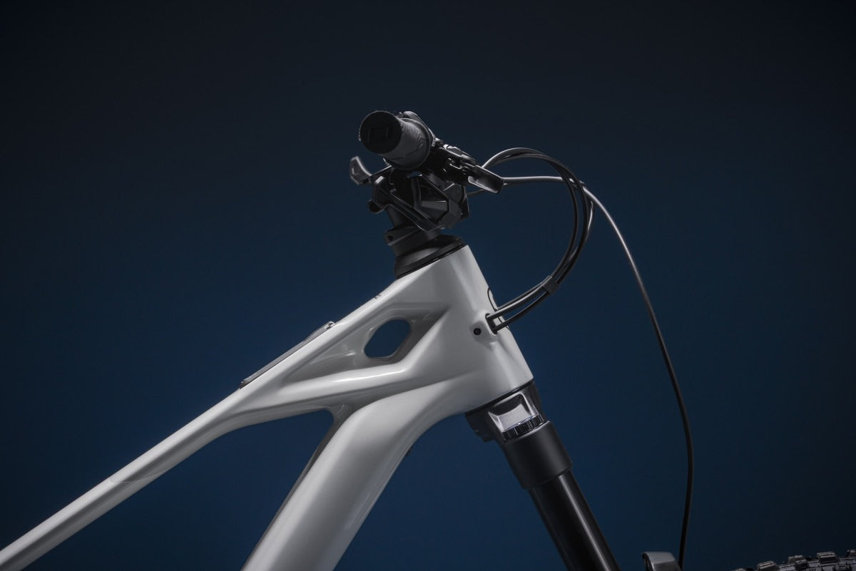 ZENDIT S, Optic White - Pidiendo Pista
