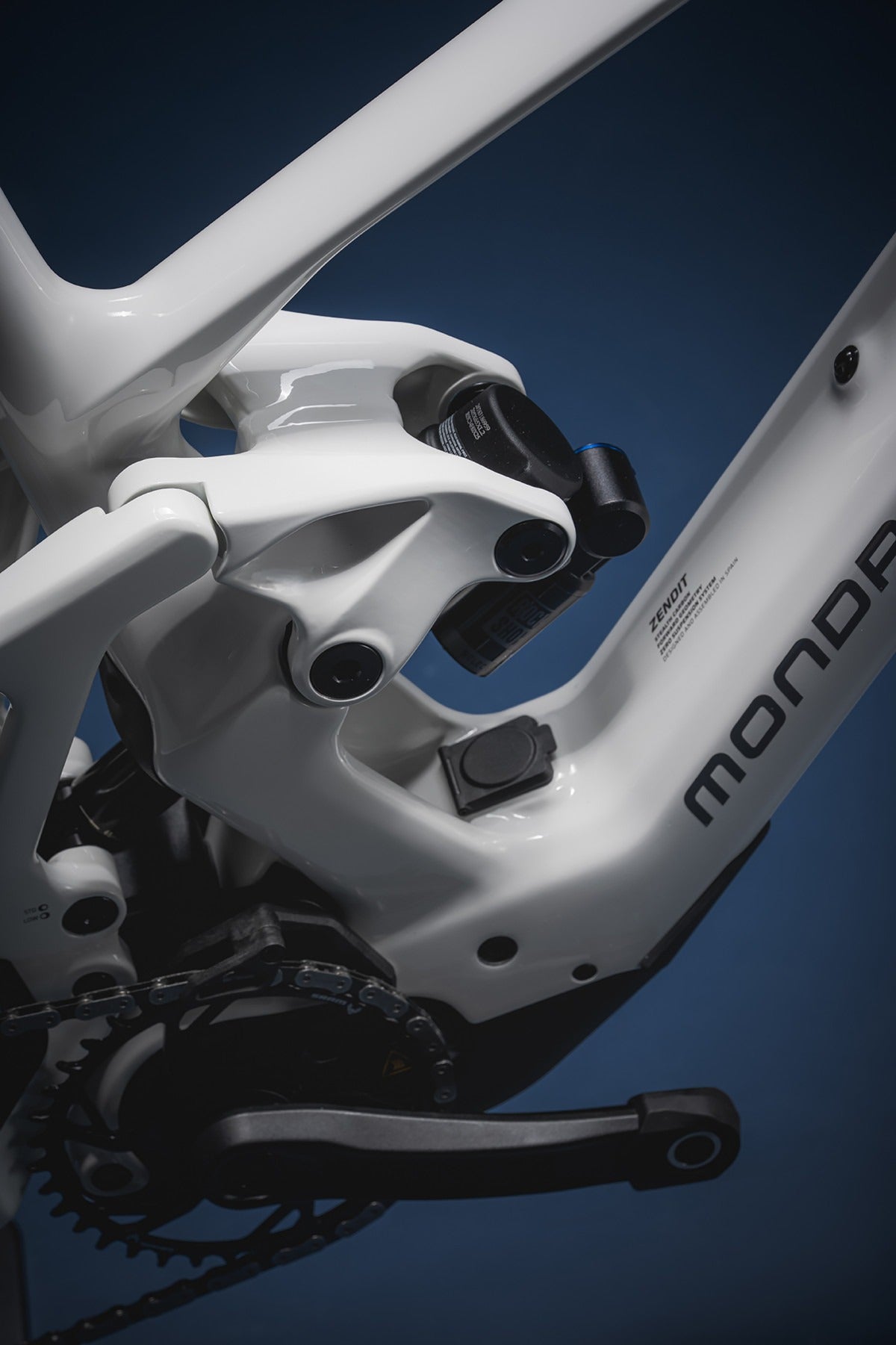 ZENDIT S, Optic White - Pidiendo Pista